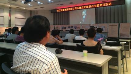 陈总观看话剧03